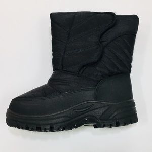 Boots Boy/Girl Black size 1 looks New (PM45)